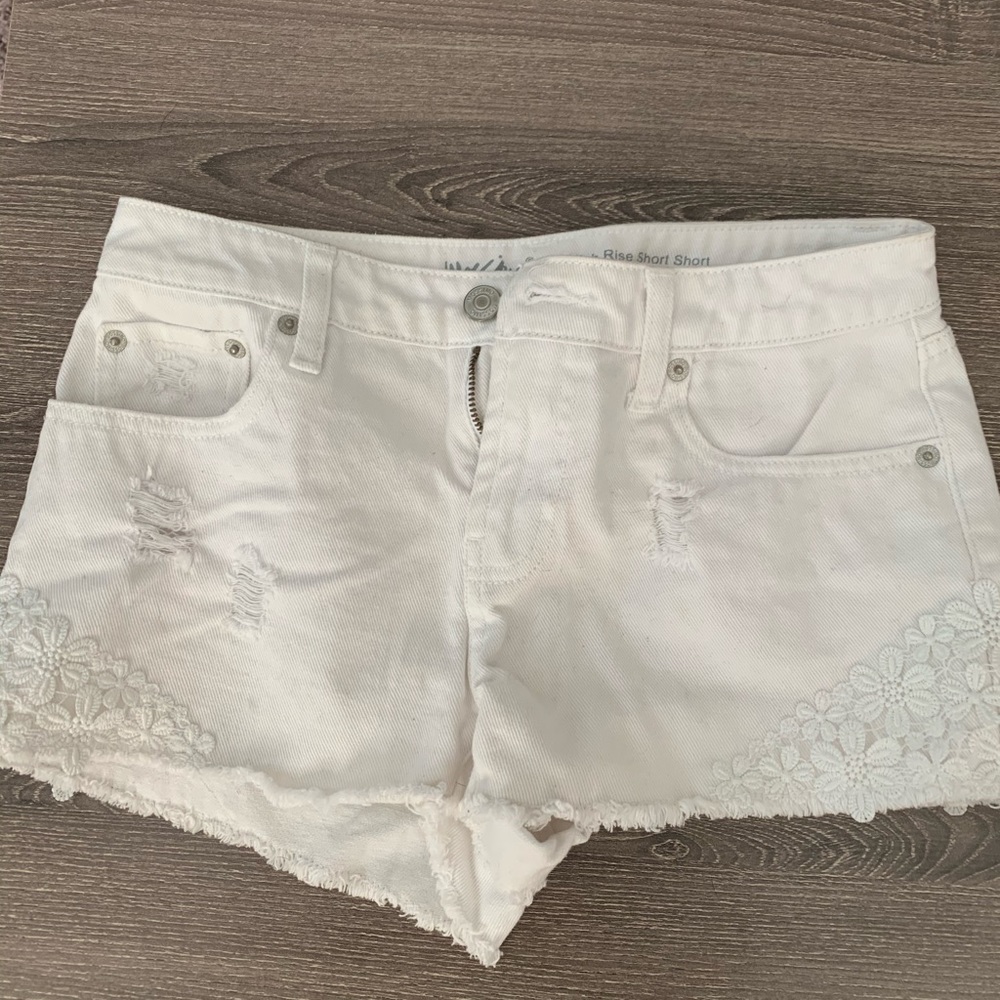 White High-rise Short